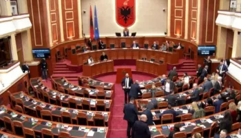 Pas 5 orësh, mbyllet seanca plenare në Kuvend