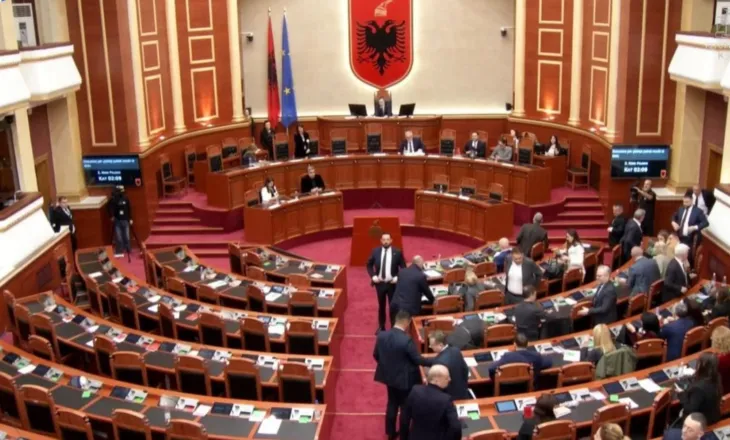 Pas 5 orësh, mbyllet seanca plenare në Kuvend