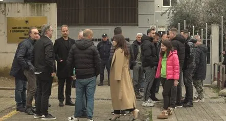 Pas 7 të miturve, Gjykata e Tiranës liron nga burgu 14 protestues