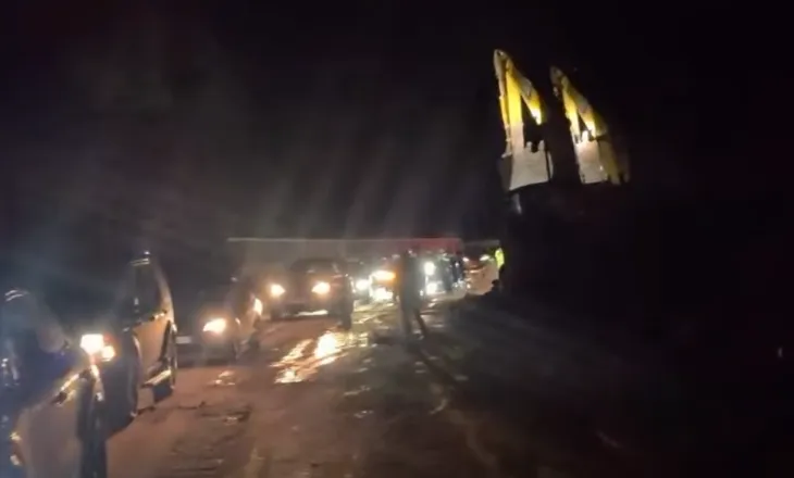 Pas 8 orësh, hapet për qarkullim aksi Elbasan-Qafë Thanë