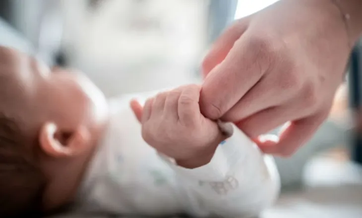 Pas gati 6 vitesh, skema e re për lindjet: Jo bonus për bebet, por pagesë mujore deri 5 vjeç