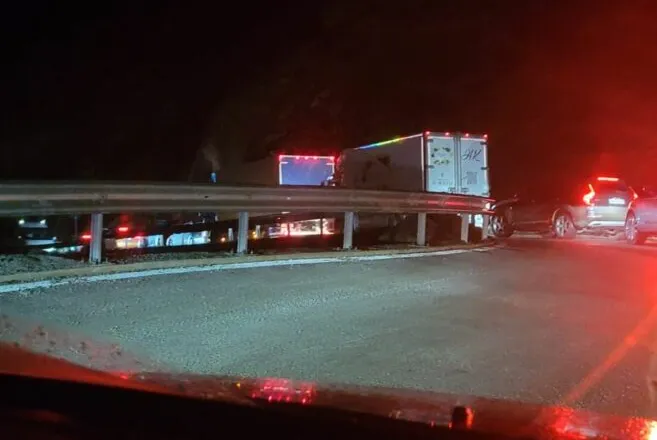 Pas Librazhd–Pogradec, paralizohet edhe aksi Maliq–Gramsh, errësira s’lejon nisjen e punimeve, në mëngjes pritet…