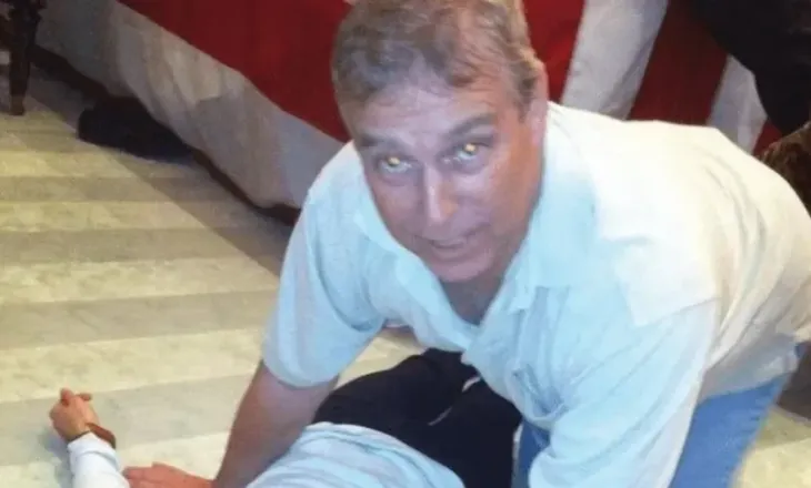 Pas publikimit të dokumenteve të reja të dosjes Epstein, Mbreti përzë vëllain nga Londra