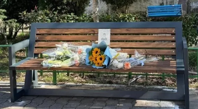 Pas shumë debateve, vendoset stoli përkujtimor i Martin Canit në ambientet e shkollës “Fan Noli”