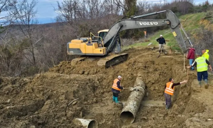 Pas Vlorës, edhe Durrësi mbetet pa ujë! Tubacioni pëson defekt pas rrëshqitjes së dherave