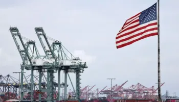 Pasiguri në tregje, tarifat me 10% të Trump hyjnë sot në fuqi pas vendimit të Gjykatës së Lartë