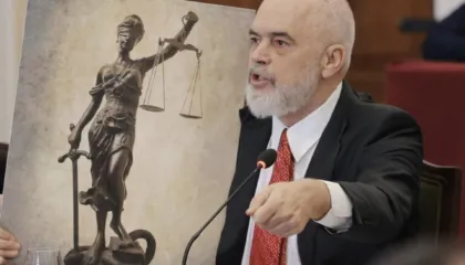 “Pavarësi e papërgjegjshme”, Rama: Ka 92 raste ku llumi i pastruar nga vetingu janë trajtuar si viktima