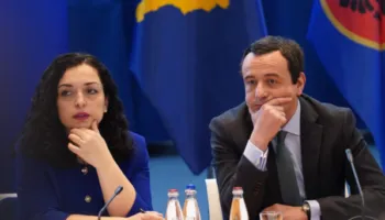 Pavarësia / Osmani: Kosova u ndërtua mbi sakrificën e brezave; Kurti: Lëvizja pa viza dhe aplikimi në BE, arritje që na bëjnë krenarë