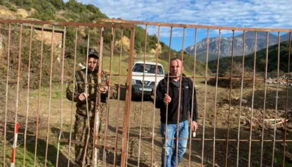 PD: Kompania “KAYO” ndërton fshehtas fabrikë municionesh, grabiti pronat e banorëve në Kodër Babrru