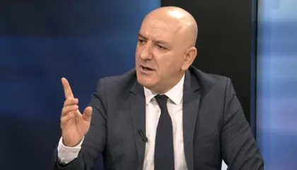 PD NE KILOMETRIN E FUNDIT SI PARTI POLITIKE