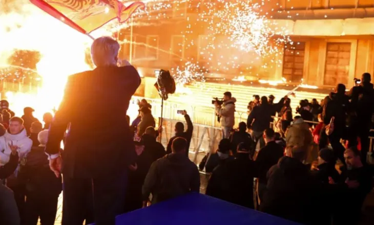 PD zbret sërish në shesh, protestë para kryeministrisë! Berisha: Kilometri i fundit