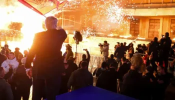 PD zbret sërish në shesh, protestë para kryeministrisë