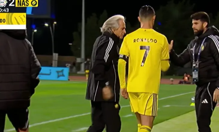 Penallti e humbur nga Ronaldo dhe largim i detyruar. Dy autogola dhe përmbysje e madhe, Al-Nassr rikthehet në krye (video)