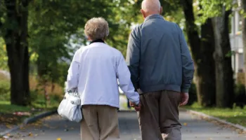 Pensionistët e huaj “zbarkojnë” në Shqipëri, ja qytetet më të preferuara prej tyre