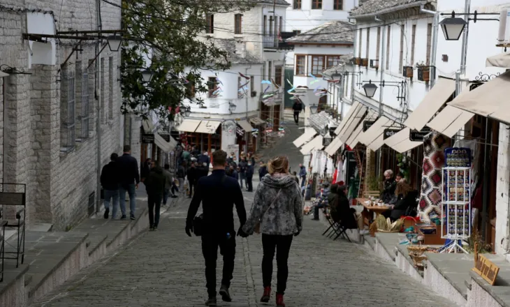 Për 12 vite nuk pagoi sigurimet shoqërore të punonjëses, nën hetim biznesmeni nga Gjirokastra