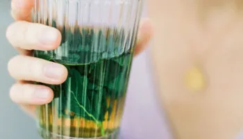 Për aknet hormonale, provo këtë çaj