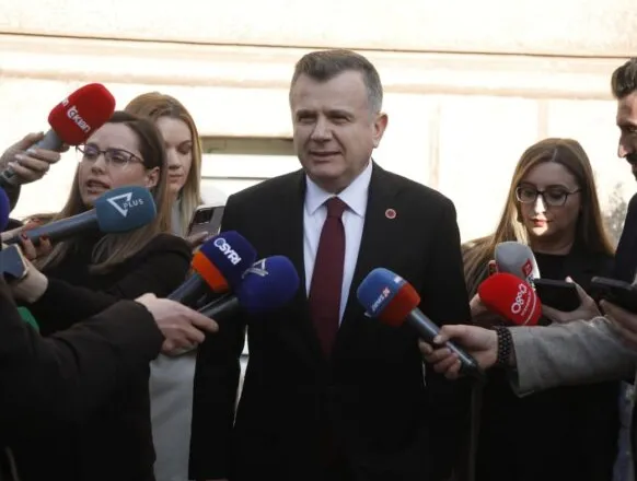 Përfundon mbledhja e Këshillit të Mandateve, Balla: PS kundër kërkesës së SPAK për arrestimin e Ballukut