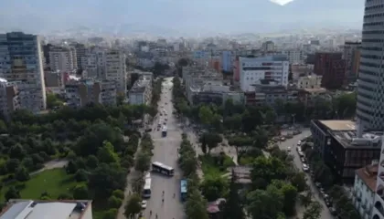 “Përkeqësim i klimës së biznesit”/ Investitorët e huaj të shqetësuar për korrupsionin, informalitetin dhe stabilitetin fiskal