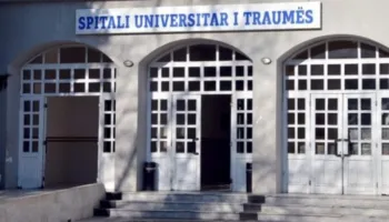 Përleshen dy persona në Vlorë, njëri prej tyre dërgohet në spitalin e Traumës me dëmtime të rënda