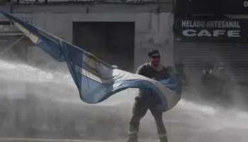 Përleshje të dhunshme para Parlamentit në Argjentinë, 37 të arrestuar