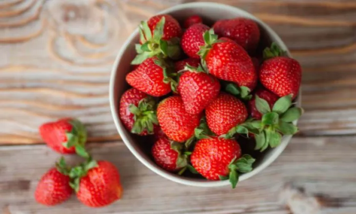 Përmbajnë antioksidantë, ja cilat janë 4 vlerat ushqyese të luleshtrydhes