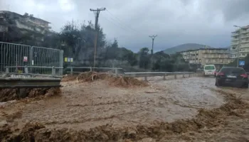 Përmbytje në Himarë/ Bashkia thirrje banorëve: Shmangni lëvizjet