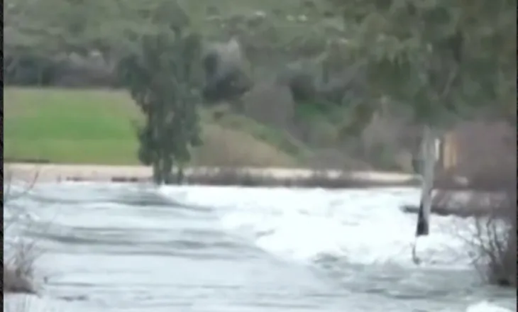 Përmbytje vdekjeprurëse në Spanjë, gruaja rrëmbehet nga rrjedha e ujit dhe mbytet