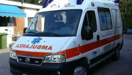 Përplasen dy automjete në aksin “Elbasan-Bradashesh”, lëndohen drejtuesit dhe katër pasagjerë