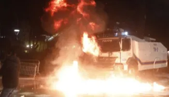 Përplasje mes protestuesve dhe policisë, hidhen gurë