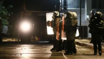 Përplasje të ashpra me policinë pranë kampusit universitar në Selanik, mbi 330 të ndaluar