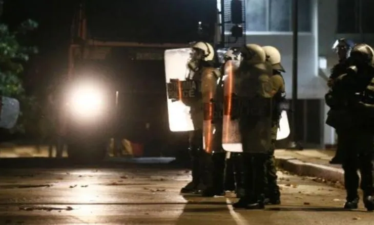 Përplasje të ashpra me policinë pranë kampusit universitar në Selanik, mbi 330 të ndaluar