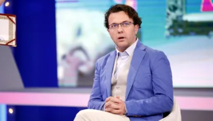 Për’puthen publikon videon: Dalin pamjet kur Laert Vasili puth konkurrenten!