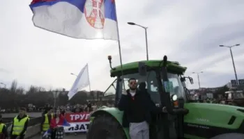 Përshkallzohen protestat në Serbi, fermerët bllokojnë rrugët, kërkojnë ndalim të përkohshëm të importeve bujqësore