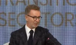 Petrit Vasili: Shqipëria digjet, ambasadori krihet!