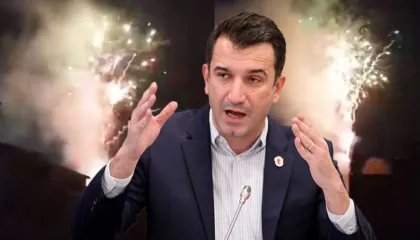 Pezullimi i Ballukut/ Festë në burgun ku qëndron Veliaj, hidhen fishekzjarre