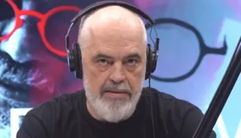 Pezullimi i Ballukut, Rama: U bëmë shembulli i parë i budallallëkut botëror