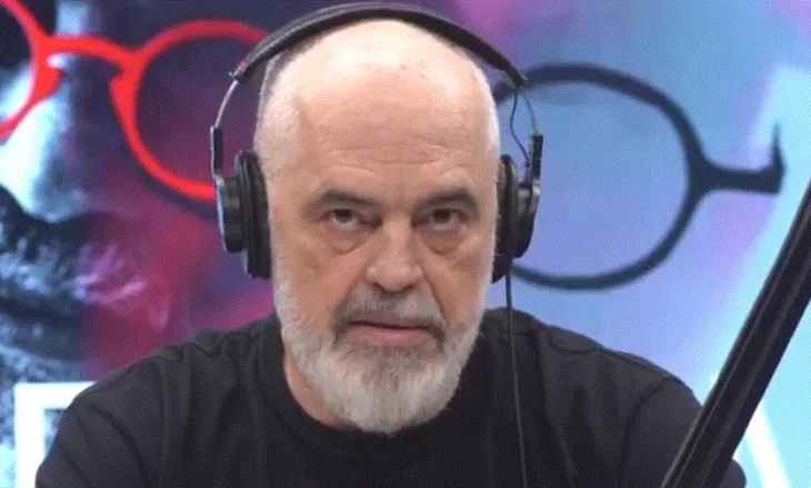 Pezullimi i Ballukut, Rama: U bëmë shembulli i parë i budallallëkut botëror