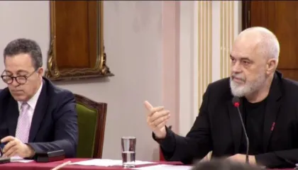 “Pezullohen njerëzit si simite”! Rama: Unë nuk pajtohem, pse vetëm drejtësia qënka e pavarur…