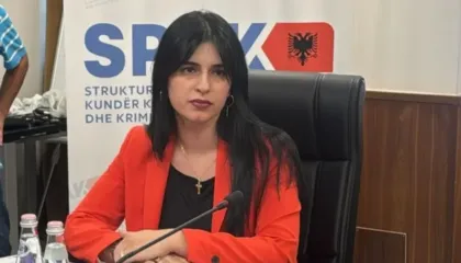 Pjesë e aferës së AKSHI-t! 8 telefona dhe 2 laptopë të sekuestruar, Apeli jep vendimin për zyrtaren e policisë Ervina Gjana