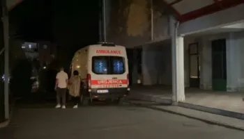 Plagose me thikë në një lokal në Korçë, 37-vjeçari niset drejt Tiranës