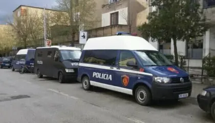 Plagoset 11-vjeçari në Kukës, gjatë orës së pushimit nxënësi kalon në kantierin e ndërtimit të shkollës! Dërgohet për mjekim tek Trauma