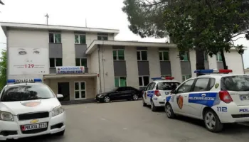 Plas keq sherri në familje në Fier, xhaxhai plagos me thikë nipin e tij