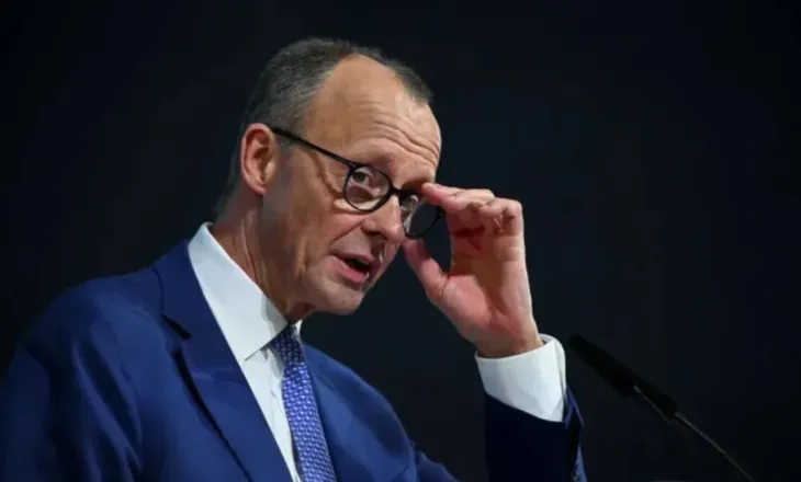 “Po bëhet një marrëveshje e ndyrë”, opozita kundër Merz për tregtinë e armëve me vendet e Gjirit