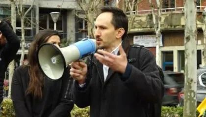 “Po iu grabiten ëndrrat shqiptarëve”/ Protesta e banorëve, bashkohet deputeti i Lëvizjes “Bashkë”: Kjo qeveri do…