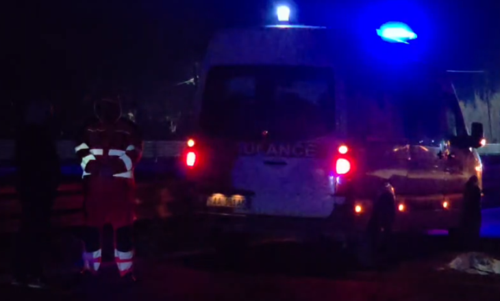 Po kalonte rrugën me biçikletë, taksia përplas për vdekje 70-vjeçarin në aksin Lushnjë-Fier