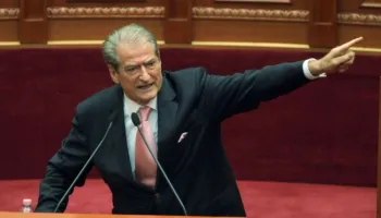 ‘Po mbroni vit*et e Belindës’, Berisha sulmon me fjalor të papërshtatshëm mazhorancën