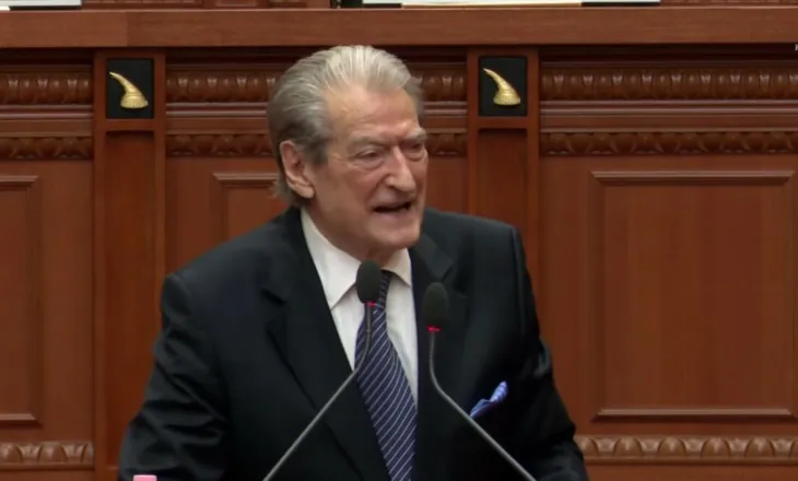 ‘Po përdoreni si kukulla’, Berisha – socialistëve: Avoketërit e Lubisë para të huajve e kyçin gojën, rrinë si pula