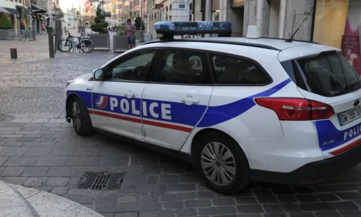 Po planifikonin një sulm terrorist në një qendër tregtare, arrestohen dy 16-vjeçarët në Francë