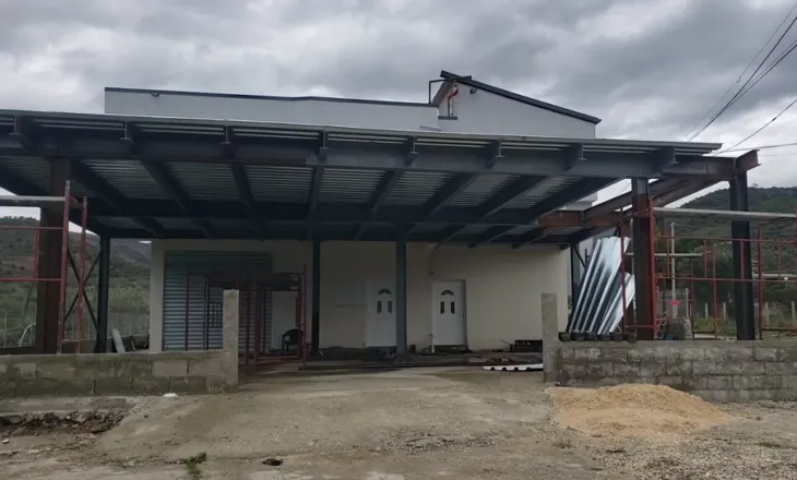 Po punonte për ndërtimin e çatisë së një banese, bie dhe gjen vdekjen 50-vjeçari në Berat