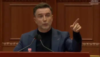 “Po rrëzon tarracën e pallatit”, Braçe denoncon qytetarin: Ujësjellësi t’i ndërpresë ujin dhe ta verifikojë